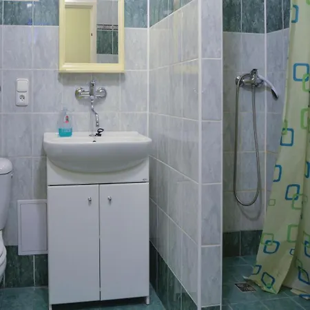 One Bedroom In 7 דירה *